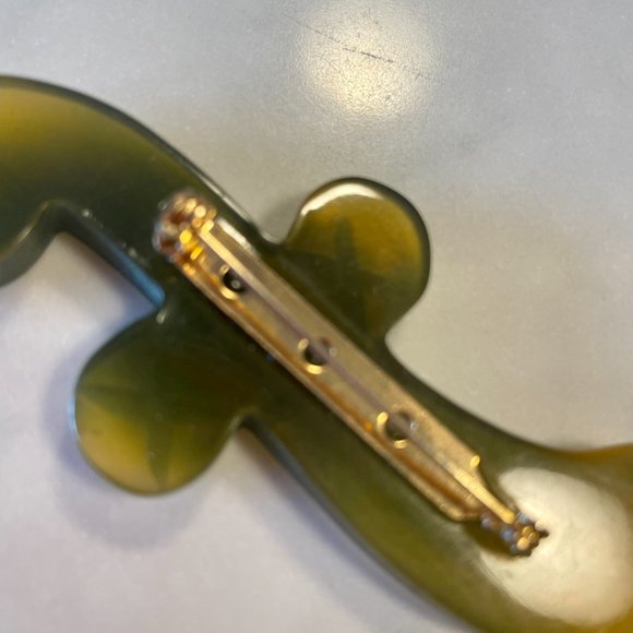 Bakelite Brooch - iridescent green and yellow vintage brooch - Picture 4 of 6